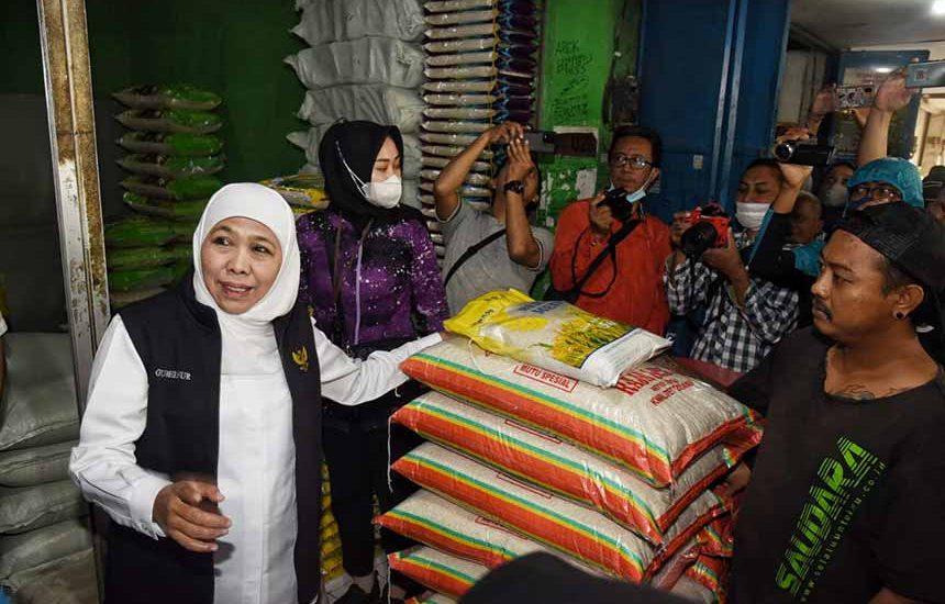 Gelontor 20 Ton Beras pada Operasi Pasar di Sidoarjo