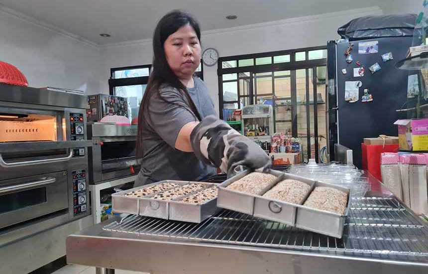 Ikut Lapak Ganjar, Gandjel Rel ke Negeri Singa