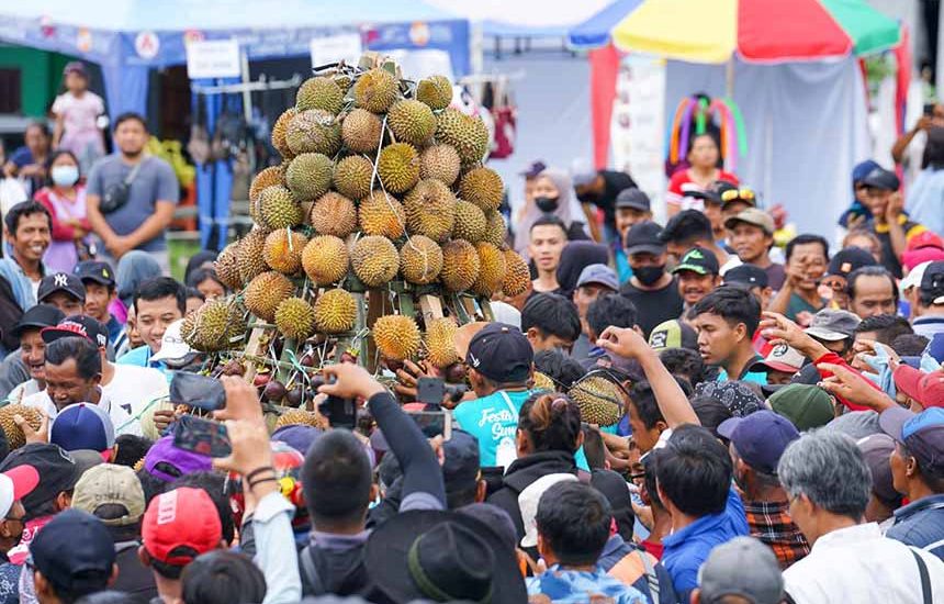 Khofifah Kenalkan Durian Varietas Baru