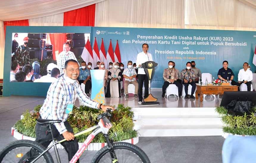 Jokowi : Jangan Tergesa Gunakan KUR