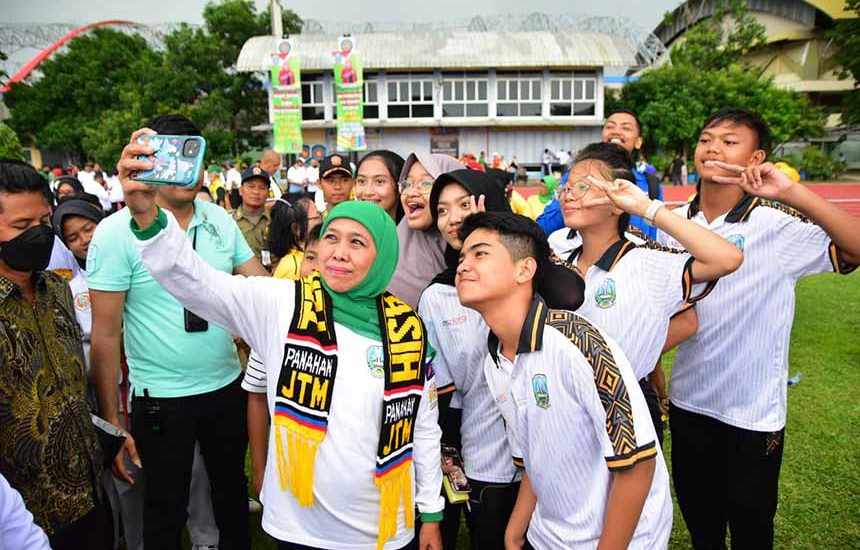 Khofifah Resmikan Lapangan Jatim Seger