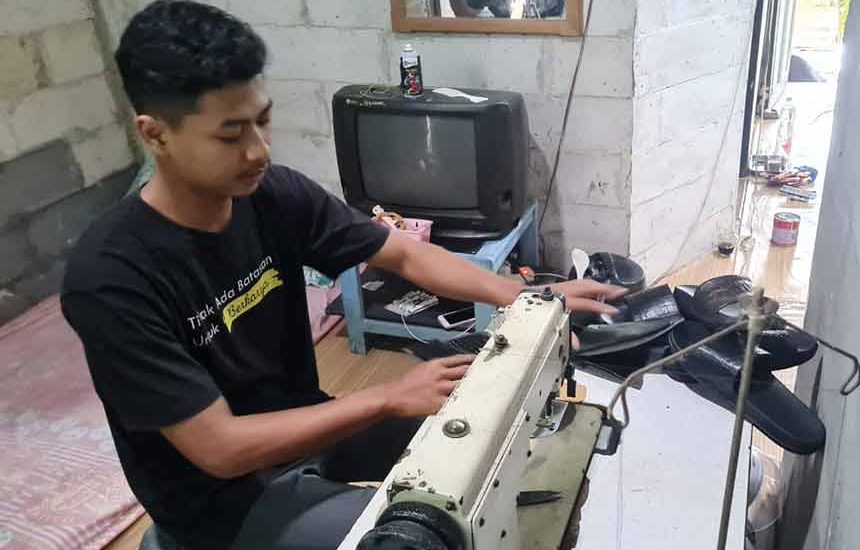 Lapak Ganjar Lejitkan Sandal Jepara
