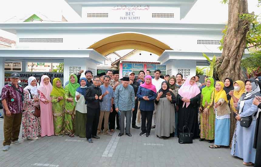 Khofifah Apresiasi Kampung Inggris Pare