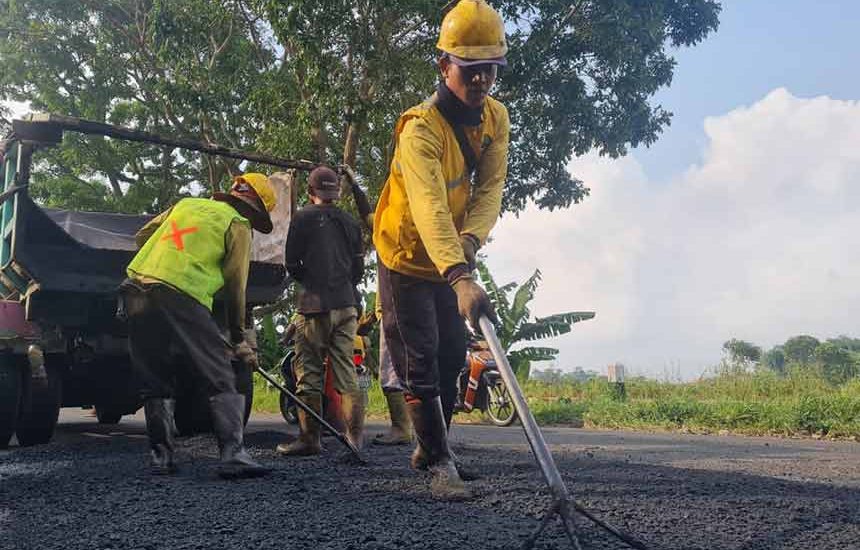 Gencarnya Perbaikan Jalan di Jateng