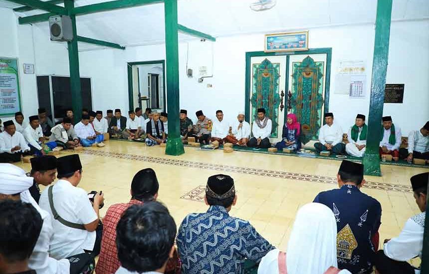 Khofifah Jelajah Masjid Legendaris