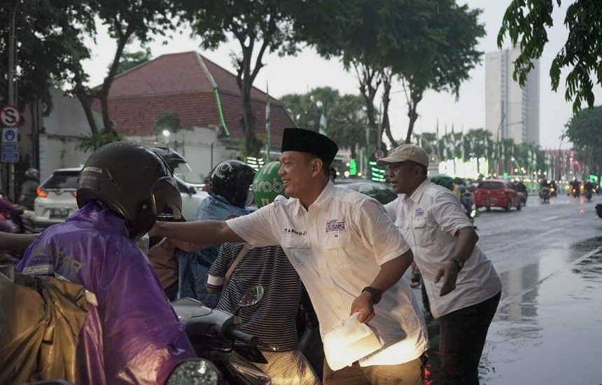 SMSI Jatim Bagi Takjil Hingga Santuni Yatim