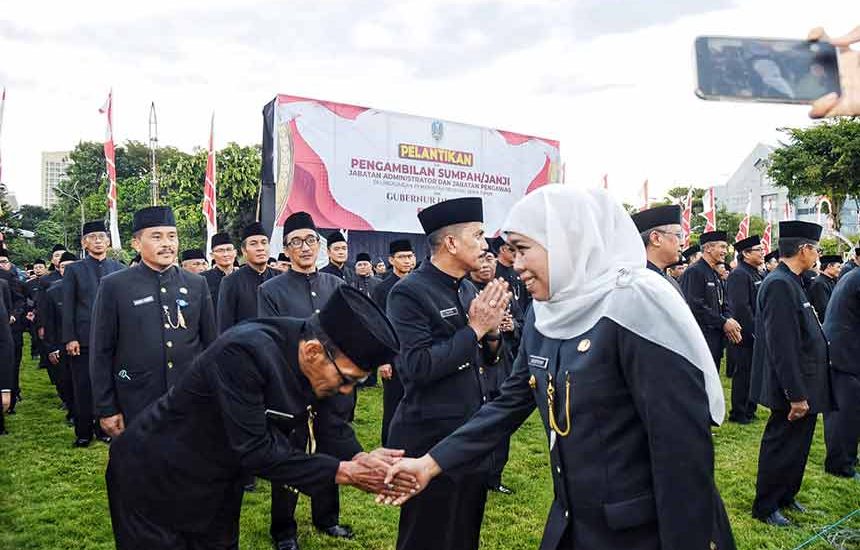 Khofifah Lantik 505 Pejabat Administrator dan Pengawas
