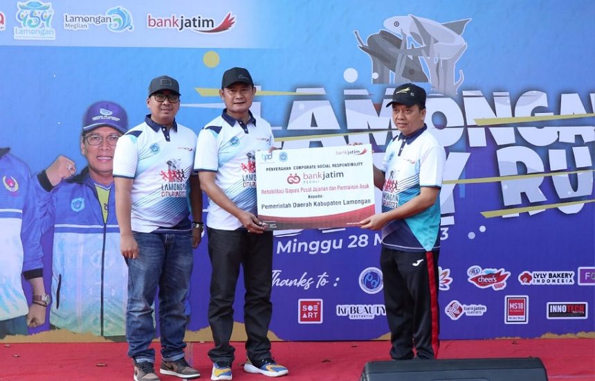 Bank Jatim Serahkan Dua CSR Sekaligus di Lamongan dan Lumajang