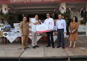 CSR Bank Jatim 120 Unit PC ke Pemkot Surabaya