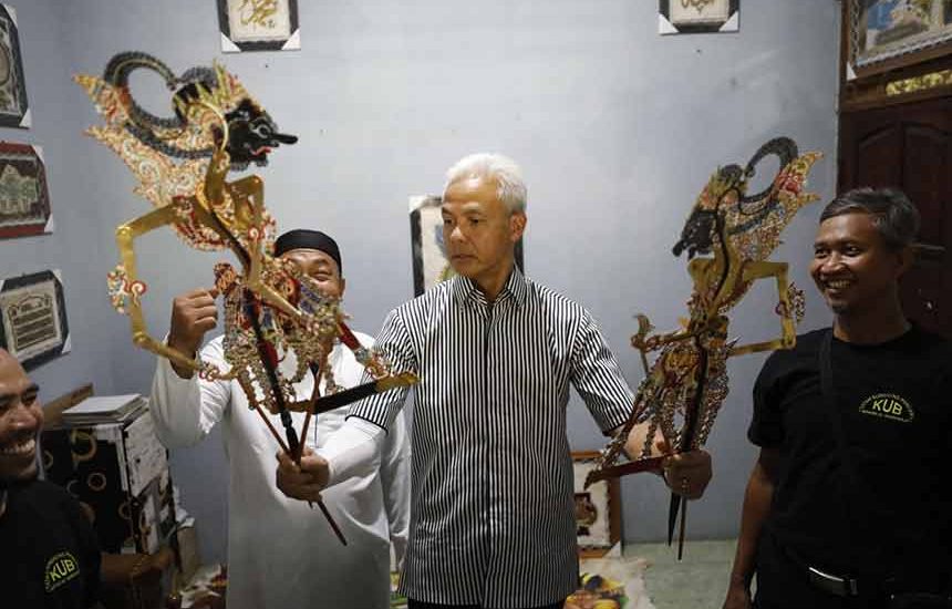 Ganjar Siap Fasilitasi Perajin Lukis Kulit