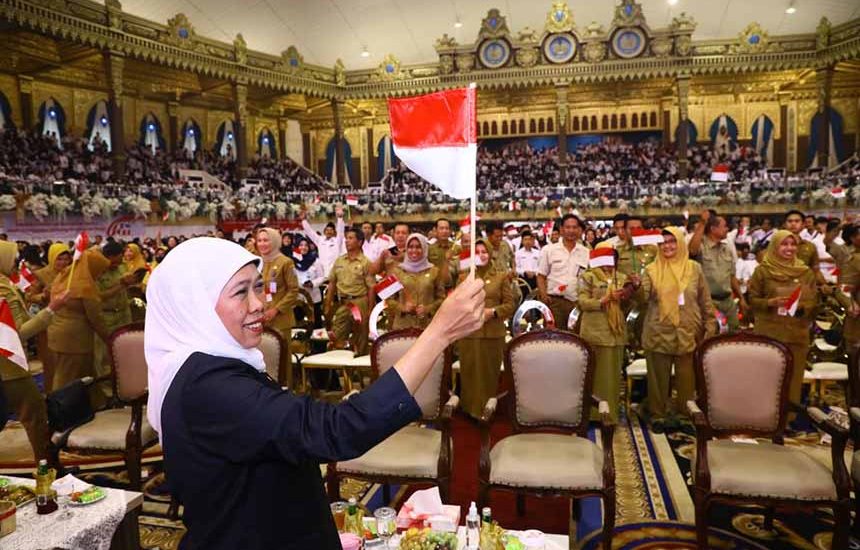 Khofifah Serahkan 3.525 SK PPPK