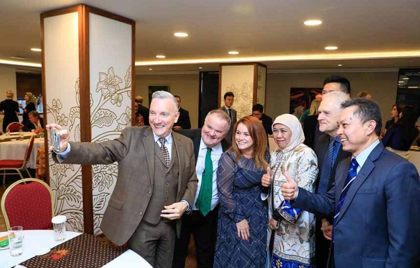 Khofifah Tarik Minat Perusahaan Inggris