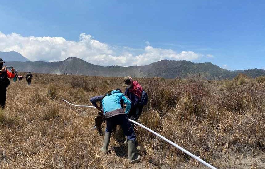 Perbaikan Pipa Air di Bromo Rampung