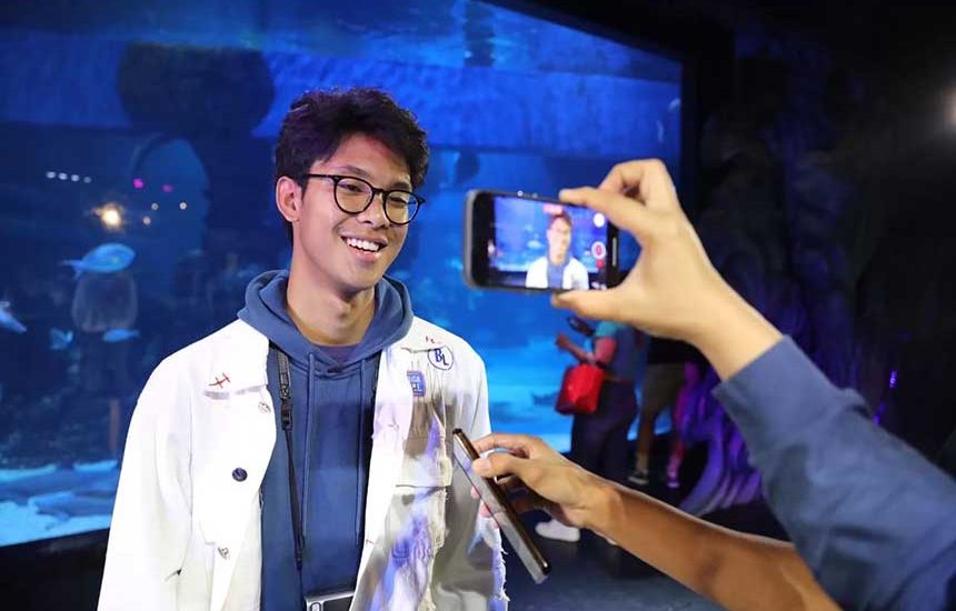 Alam Ganjar Sambangi Jakarta Aquarium