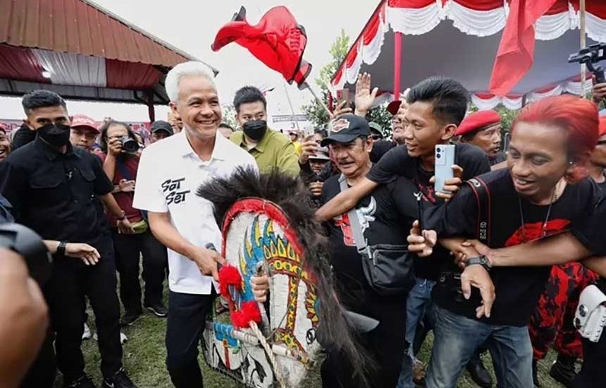Kritik Seniman Harus Didengarkan