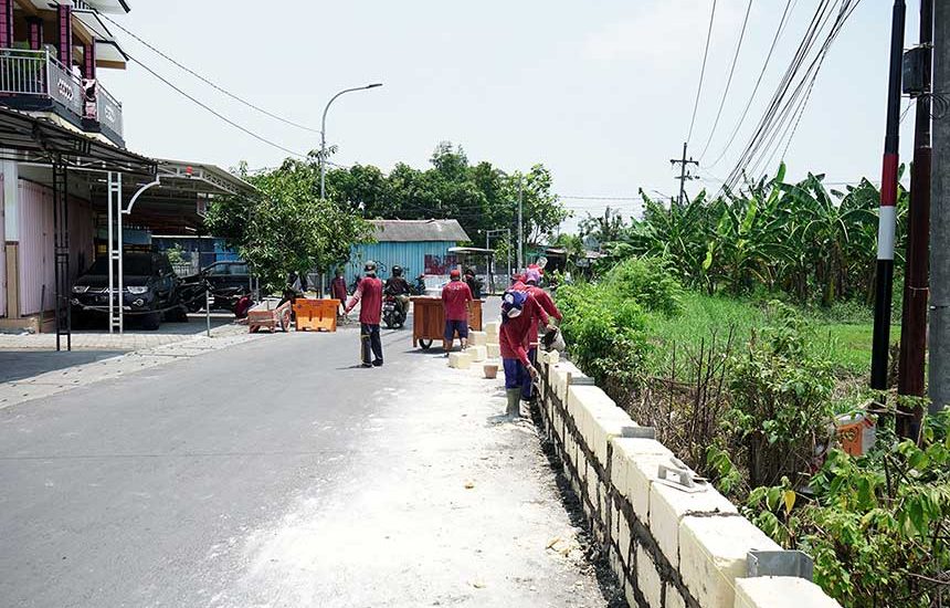 Tanggul di Pakal Mulai Dibangun