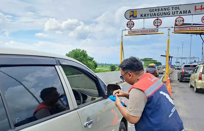 1,56 Juta Kendaraan Lintasi Tol Sumatera