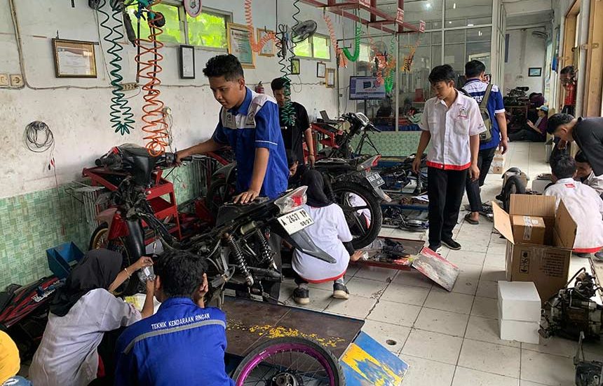 Pelatihan Konversi Motor Listrik ke SMK