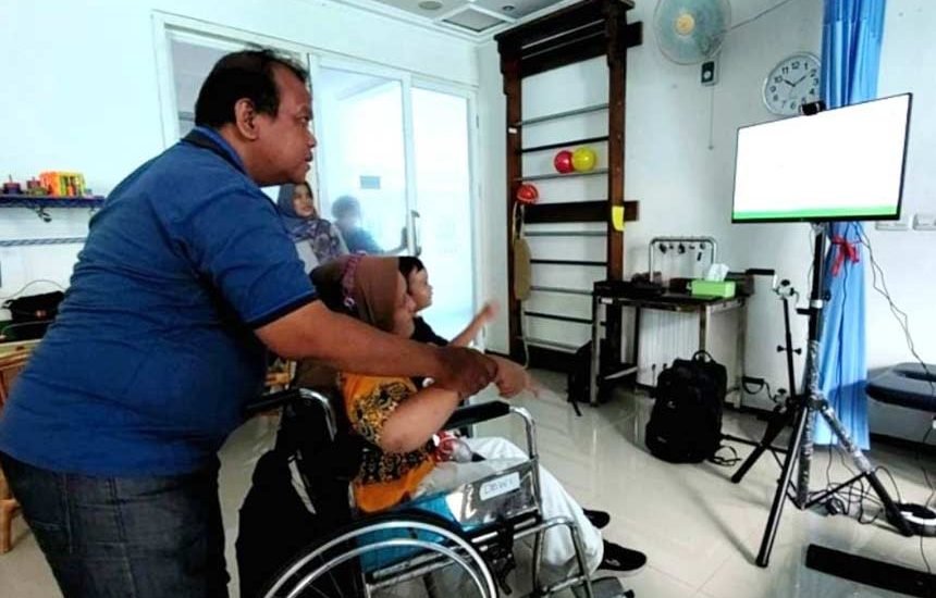 Alat Terapi Fisik Mahasiswa ITS