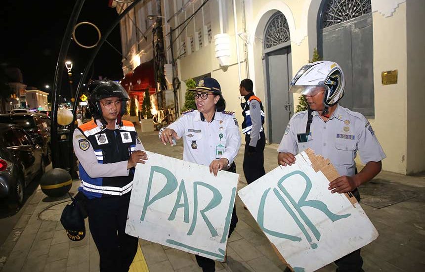 Tindak Jukir Liar di Kota Lama