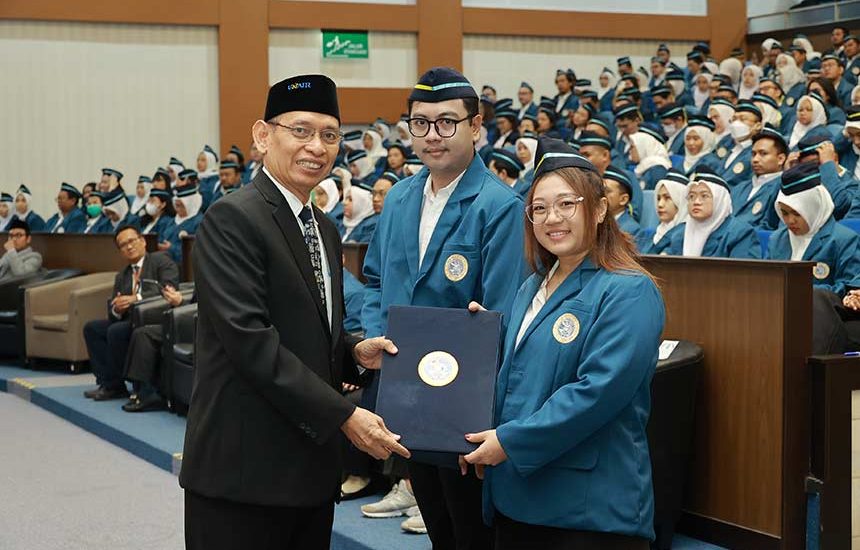 1.829 Maba Pascasarjana Unair Dikukuhkan