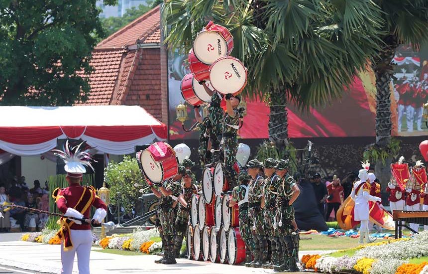 Semarak Upacara Hari Jadi Jatim di Grahadi