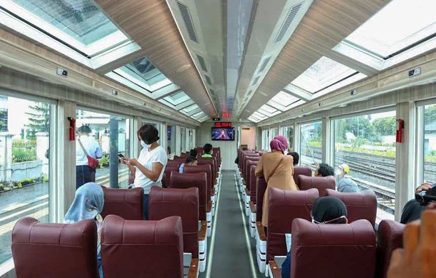 Keindahan Jawa dari Kereta Panoramic