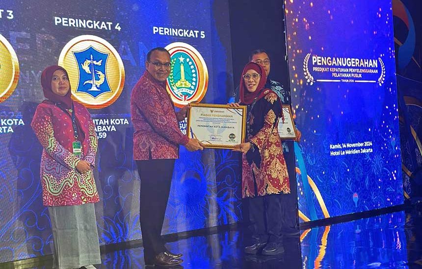 Surabaya Raih Zona Hijau Pelayanan Publik