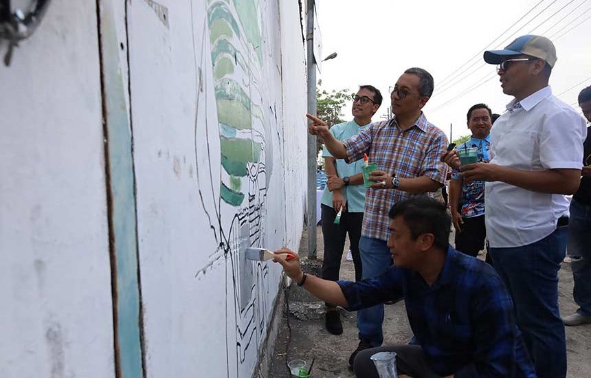 Percantik Kalimas Timur dengan Mural