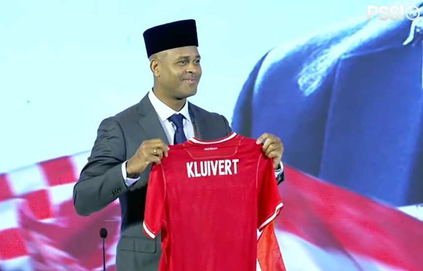 Peci Hitam Patrick Kluivert