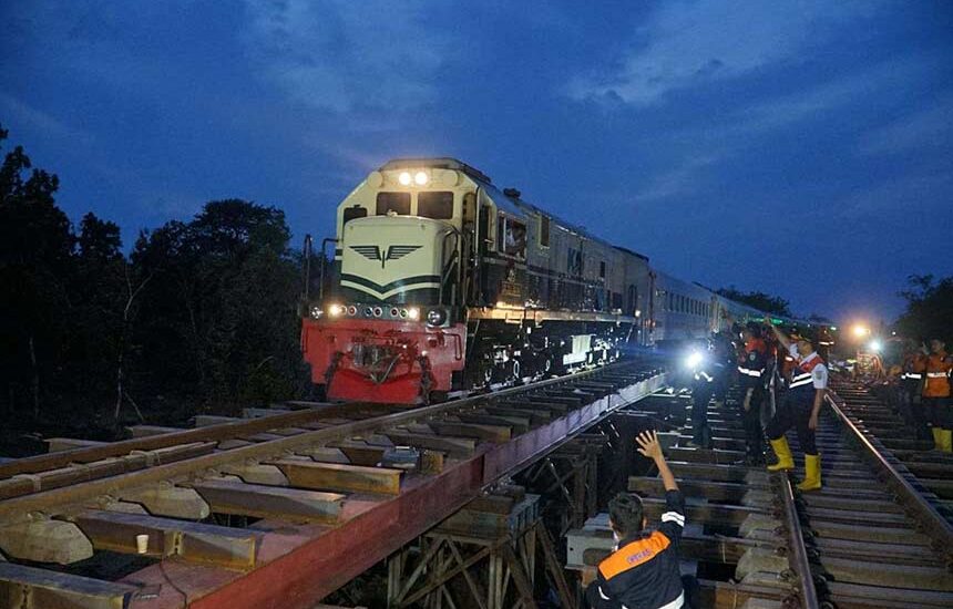 Satu Jalur Rel Terdampak Banjir Pulih