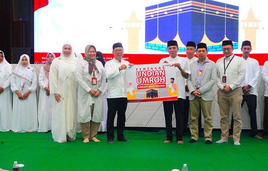 Bank Jatim Lepas Jamaah Umrah