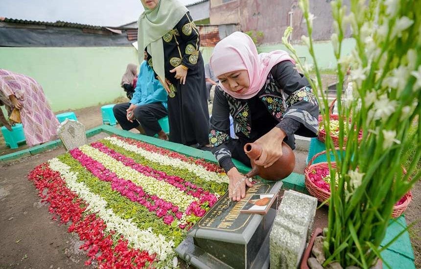 Jelang Pelantikan, Ziarahi Makam Keluarga
