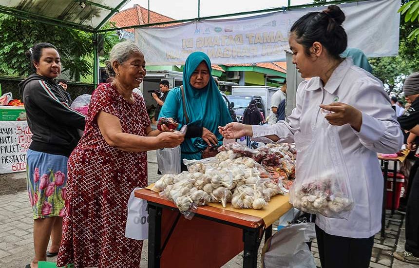 Gerakan Pangan dan Pasar Murah di Surabaya