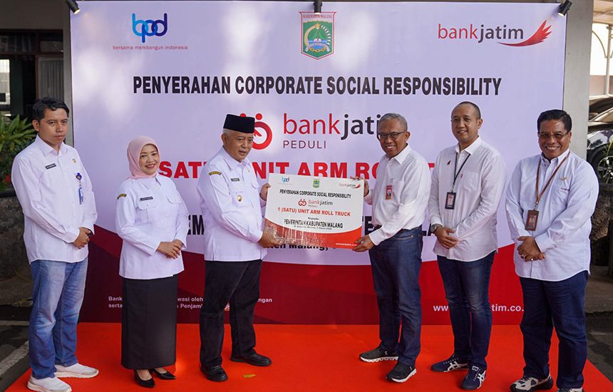 CSR Arm Roll Truck Bank Jatim ke Kabupaten Malang