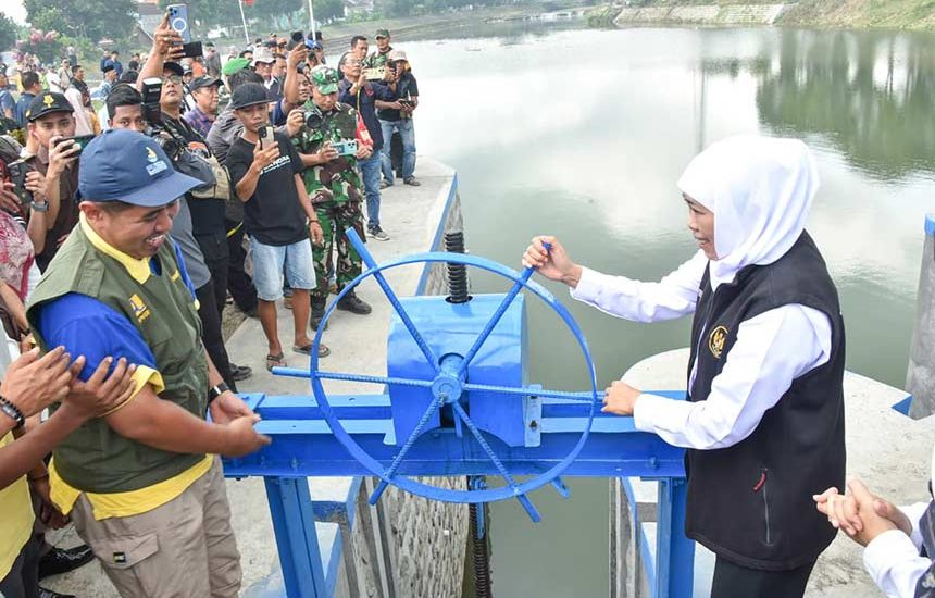 Khofifah Resmikan DAM Boreng di Lumajang