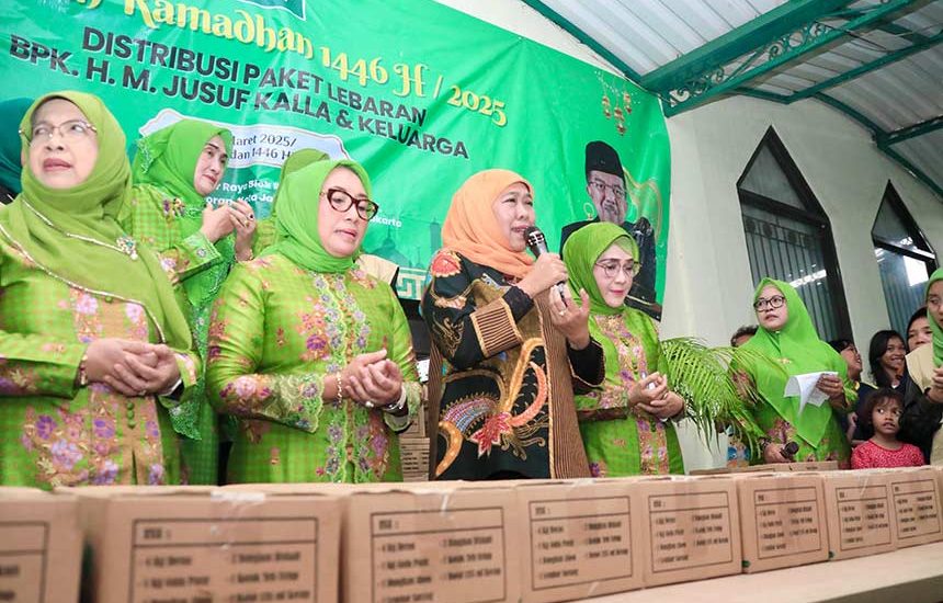 Muslimat Bagikan 1.000 Paket Lebaran