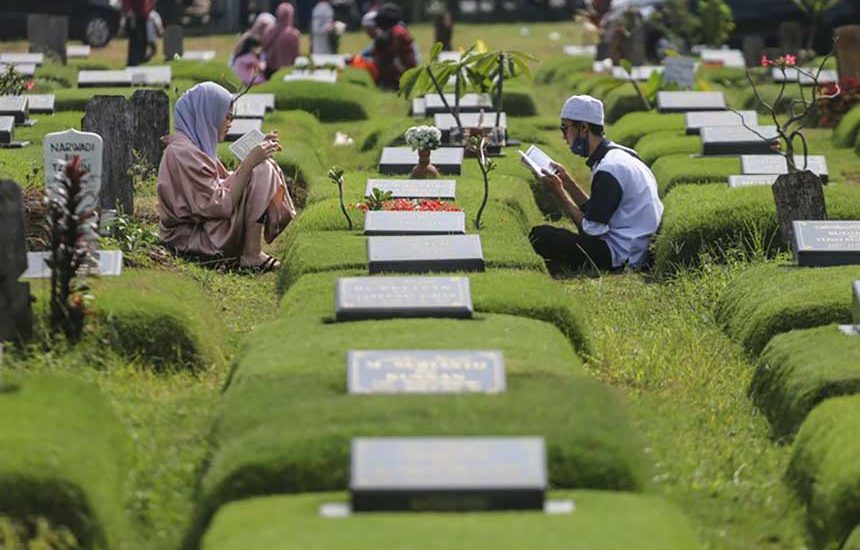Tradisi Nyekar Sebelum Lebaran
