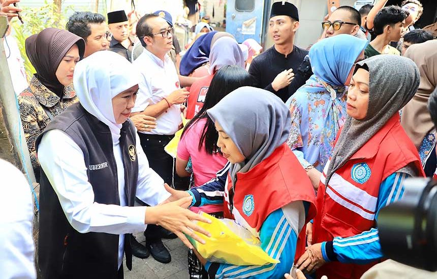 Khofifah Meriahkan Pasar Pangan Murah