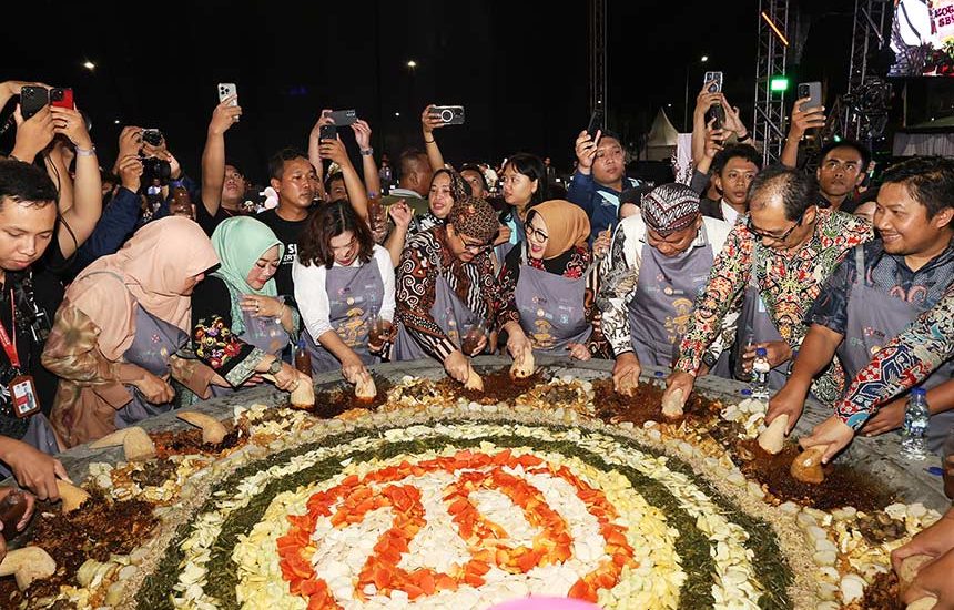 Festival Rujak Uleg Memori ‘The Legend of THR’