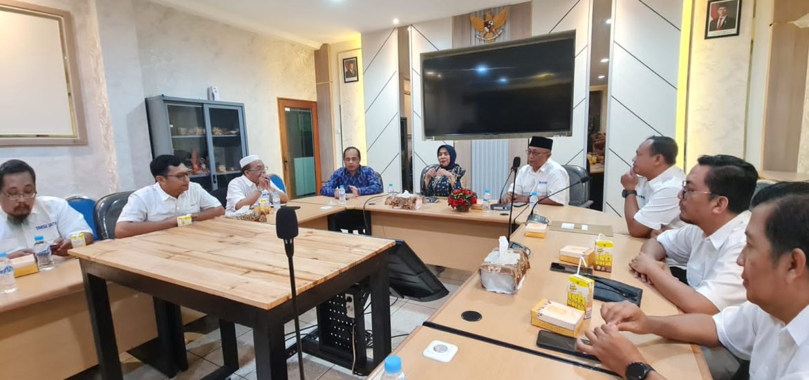 SMSI Jatim – Rektor Unitomo Diskusi Tantangan Media