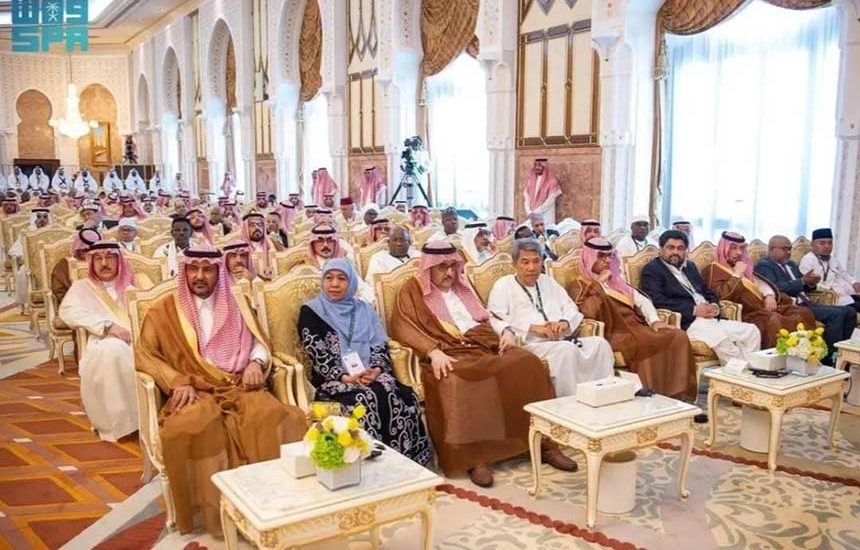 Khofifah Hadiri Pertemuan di Istana Mina