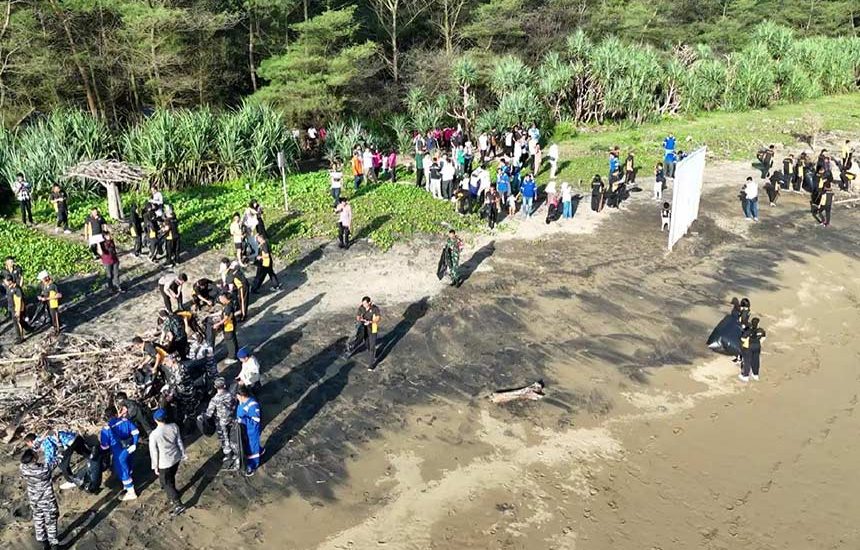 PLN NP Lepas 150 Tukik di Pacitan