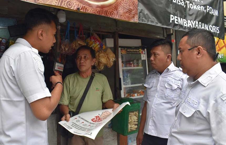 Berantas Rokok Ilegal di Surabaya