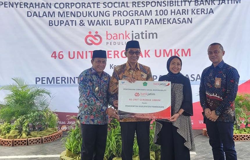 Peduli Lingkungan, Bank Jatim Gencar Serahkan CSR