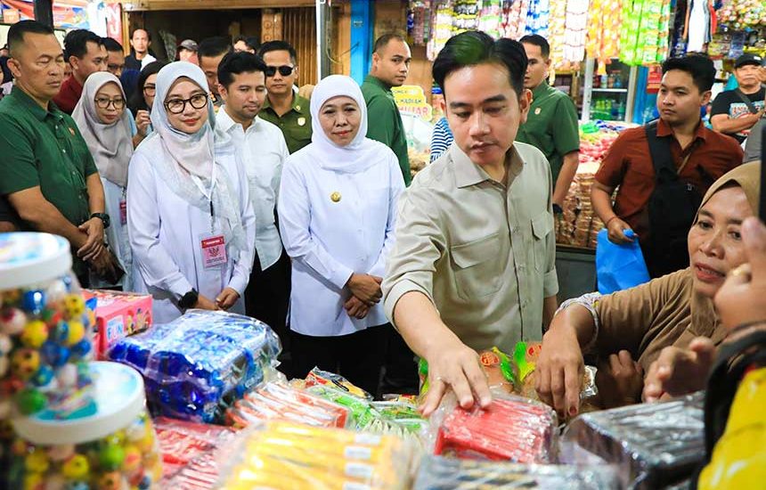 Dampingi Wapres, Khofifah Blusukan ke Pasar