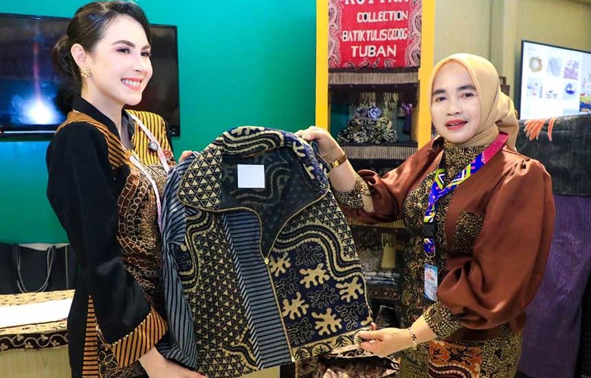Arumi Promosikan Batik Gedog Tuban