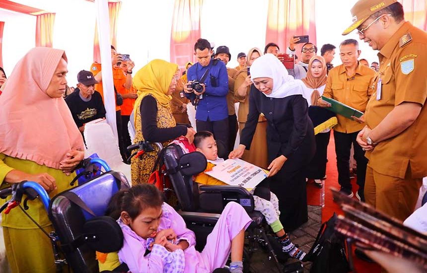 Warga Probolinggo Terima Bansos Rp 2,232M