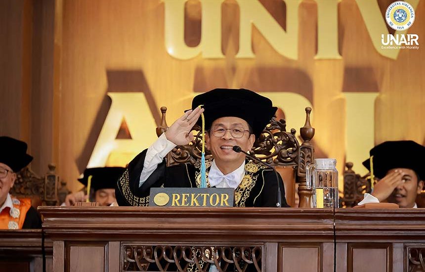 841 Wisudawan Unair Dikukuhkan