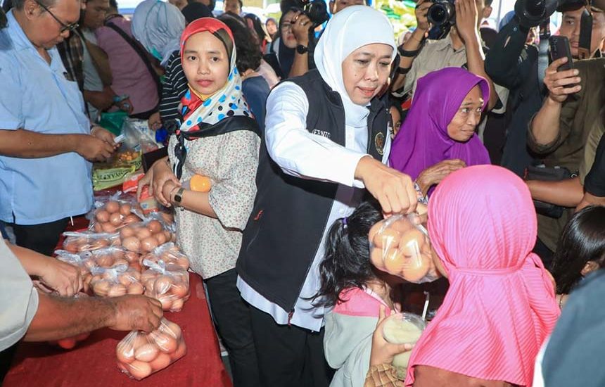 Khofifah Gelar Pasar Murah di Surabaya